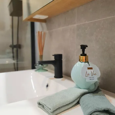 Skaai Five - Newly Renovated 2 Bedrooms * Ostenda